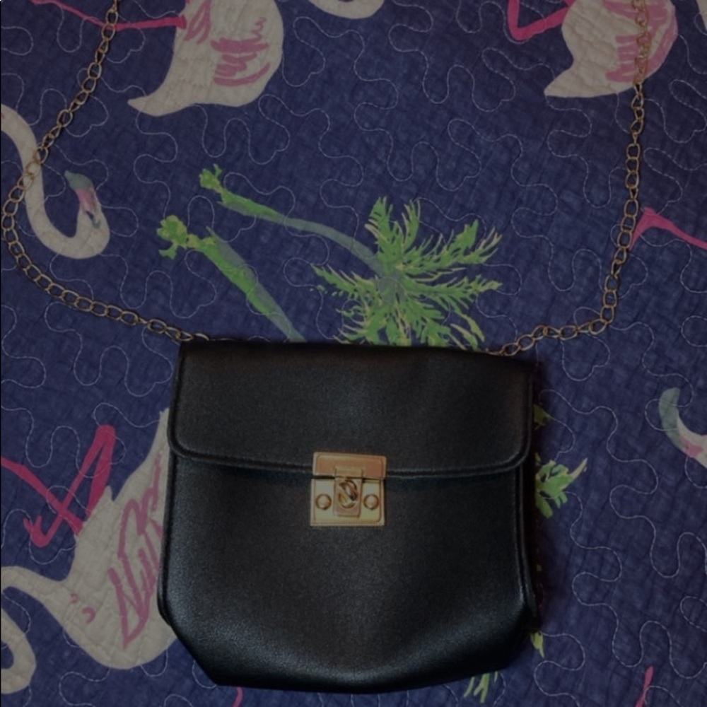 SHEIN black crossbody with chain strap.